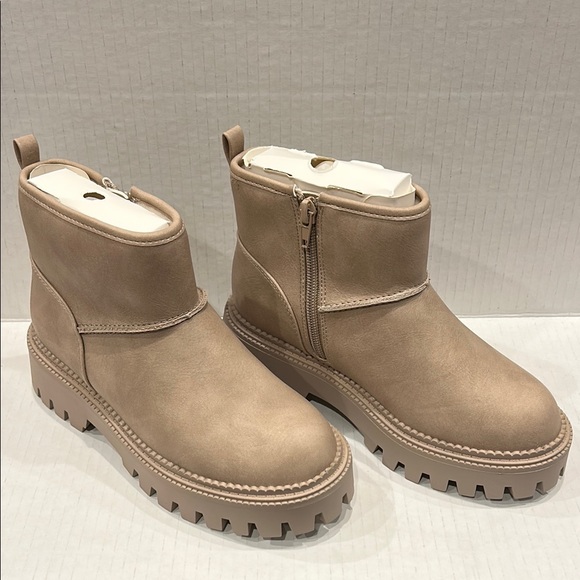 New DV by Dolce Vita Kozy Kids Boots (Stone Size 2) - Picture 1 of 8